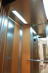 آسانسور و پله برقي ايساتيس